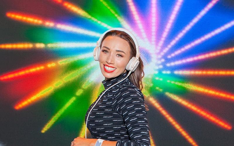 female-dj-music-mosaic-800x500