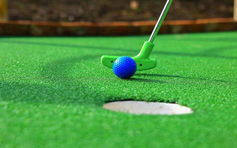 mini-golf-mosaic-800x500